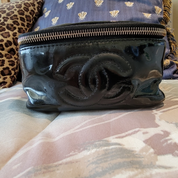 Chanel Black Patent Cosmetic Case PM - Picture 2 of 12